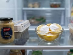 Colocar rodajas de limón con bicarbonato de sodio en la heladera: para qué sirve y por qué recomiendan hacerlo