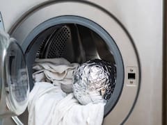Poner dos bolas de papel aluminio dentro de la secadora de ropa: para que sirve y porque lo recomiendan