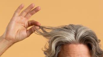 Por qué mezclar y usar bicarbonato de sodio con romero en el pelo: para qué sirve y cómo hacerlo en casa