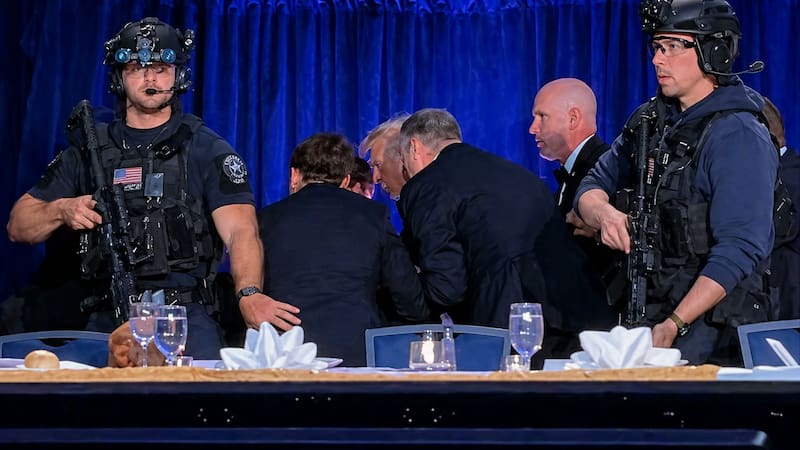 El presidente Donald Trump y la primera dama Melania fueron evacuados de urgencia este sábado por la noche del hotel Washington Hilton.