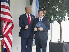 Como Trump, Milei se asoma a su propia crisis de “los que no llegan a fin de mes”