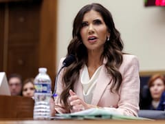 Trump corre a la funcionaria a cargo de Seguridad Nacional tras las muertes de dos ciudadanos en Minnesota