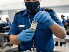 La TSA permite viajar con medicamentos líquidos de más de 100 mililitros en el equipaje de mano: qué condiciones deben cumplir