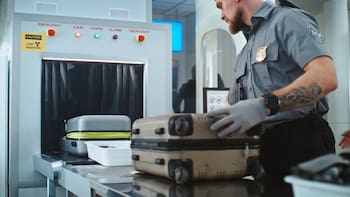 Quienes quieran volar desde Nueva York, Los Ángeles, Houston, San Antonio o cualquier otra ciudad dentro de EE.UU. sin Real ID o documento aceptable tendrán que pagar 45 dólares