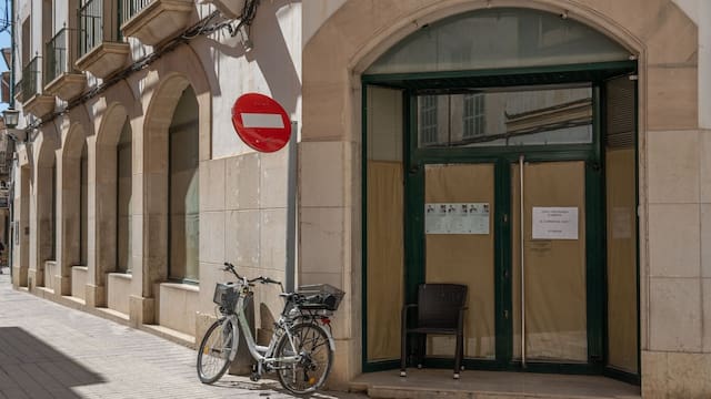 ¿Cierran los bancos y las escuelas? Decretan tres días de luto oficial por el accidente de tren en Toledo: esto es lo que debes saber