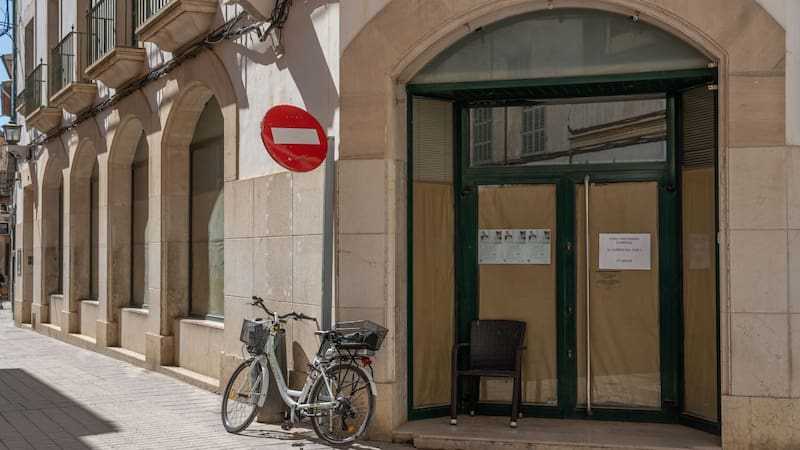 Imagen ilustrativa de un banco cerrado en España.