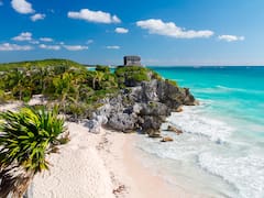 Tulum enfrenta crisis por baja ocupación y llegada del sargazo: el Gobierno reconoció a 195 prestadores de servicios para reimpulsar el turismo