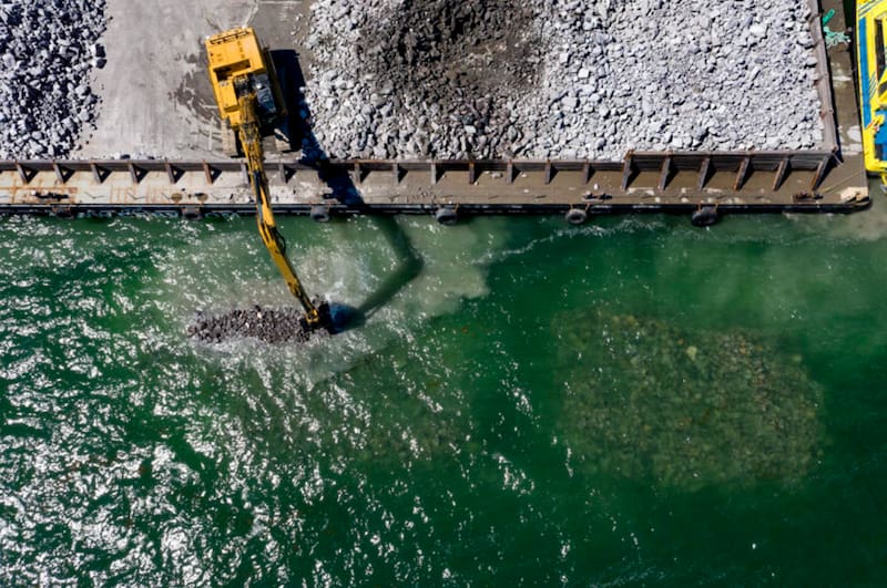 El túnel permitirá cruzar entre ambos países en auto o tren sin depender del ferry.