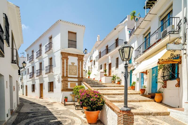 Aventuras de fin de semana: el tesoro de Málaga, el pueblito de 3000 habitantes con bellos paisajes que puedes explorar en un día (foto: Pexels).