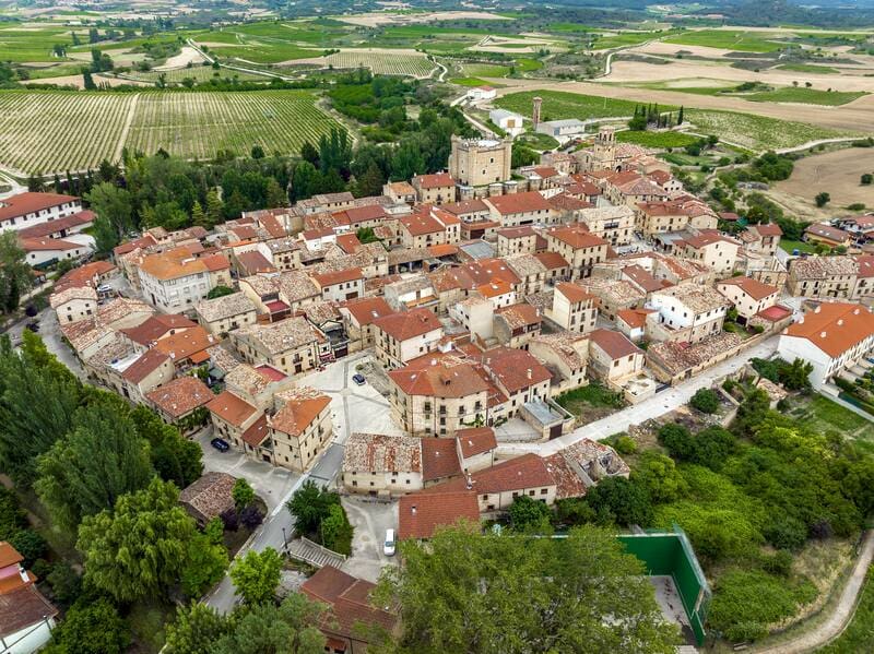 Escapadas | El pueblo escondido en La Rioja que te enamorará con sus calles medievales y sus excelentes vinos.