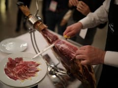 Es el mejor pueblo del país para probar jamón ibérico: tiene más de 150 empresas jamoneras y algunas ofrecen degustaciones