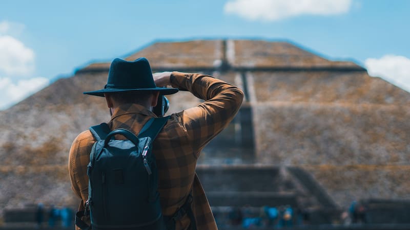 En julio de este año ingresaron al país 8.65 millones de visitantes, lo que representó el mayor número de personas que entraron al país en un mes similar desde que inició el registro.