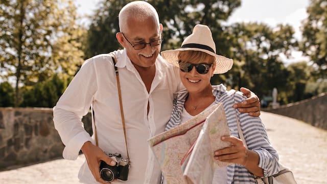 Los mayores de 65 años de los pueblos de Madrid podrán hacer excursiones por 12 rutas con transporte y guía en 2027