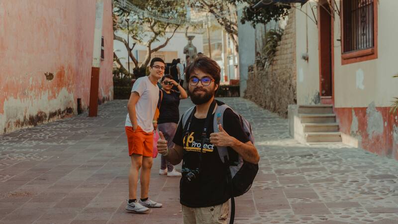 El presupuesto de viaje de muchos mexicanos se está volcando hacia dinámicas que buscan mitigar la saturación de destinos clave, dice Booking.com.