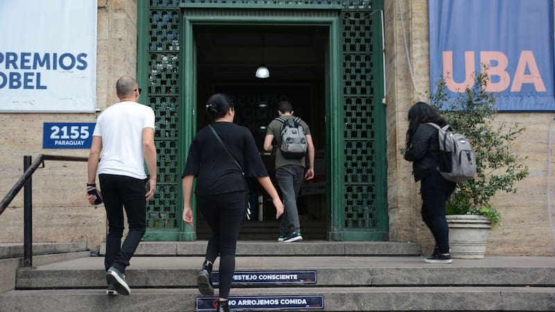 Cómo estudiar una carrera universitaria en la UBA sin tener el secundario completo.