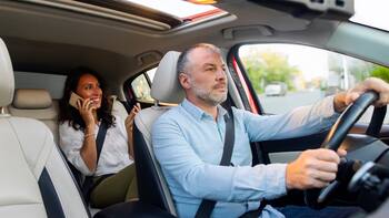 Desregulación en Uber, Cabify y remises: cómo cambia el seguro para autos en apps de transporte