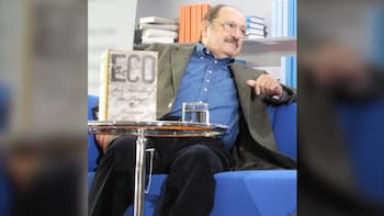 Umberto Eco, escritor, y su particular clasificación de las personas: “En el mundo están los cretinos, los imbéciles, los estúpidos y los locos”