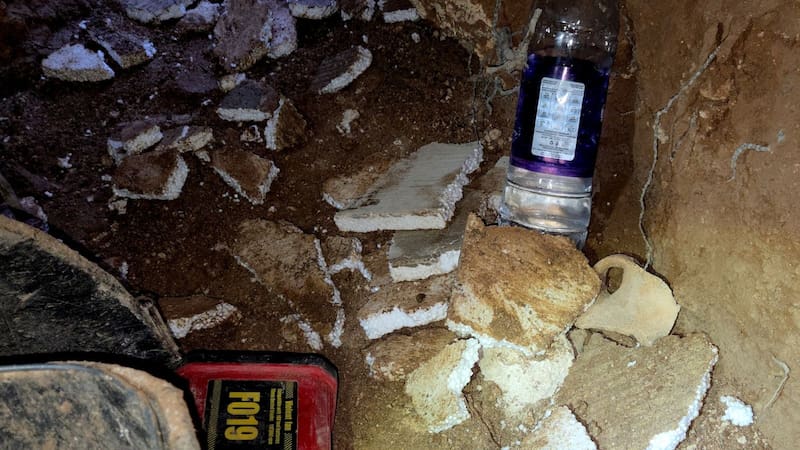 La cueva funeraria atacada se localiza en una zona considerada de alto valor arqueológico, en el límite del valle de Arbel, cerca del sitio de Nabi Shu’ayb/Khitin.