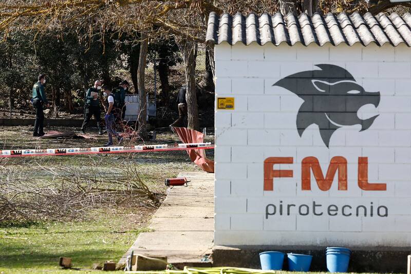 VITORIA, 23/02/2026.- Una persona ha muerto y otra se encuentra herida de gravedad tras registrarse una explosión en una empresa pirotécnica en Bergüenda, en la localidad alavesa de Lantarón, según han informado a EFE fuentes de la Ertzaintza y de los Bomberos de Álava. EFE/ Miguel Tona