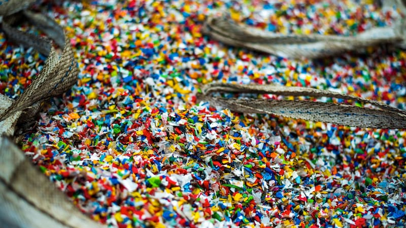 Un proyecto europeo convertirá los residuos plásticos en una oportunidad de valor. (Fuente: Freepik).