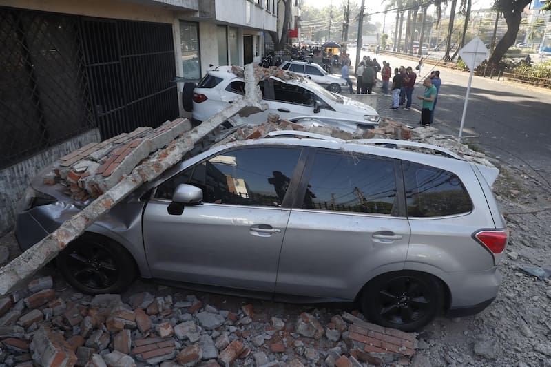 Un temblor de magnitud 7,4 sacude Colombia con graves daños materiales en varias ciudades (EFE)