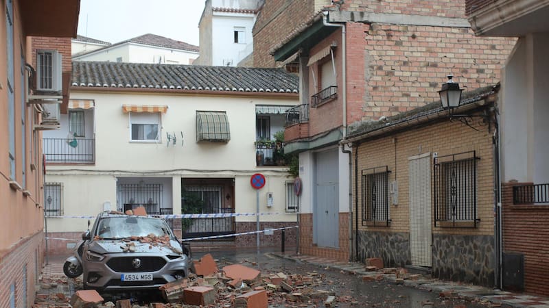 Un terremoto de magnitud 5 sacude Granada, provoca daños materiales y se siente en cinco comunidades.