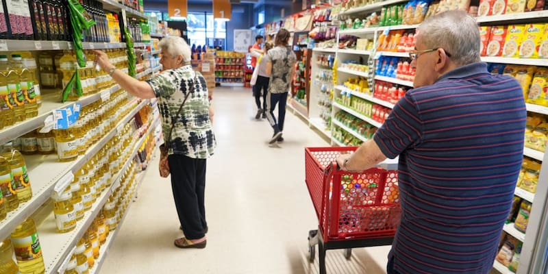 Una buena para jubilados: confirmaron descuentos masivos en supermercados en carne, limpieza y electrodomésticos