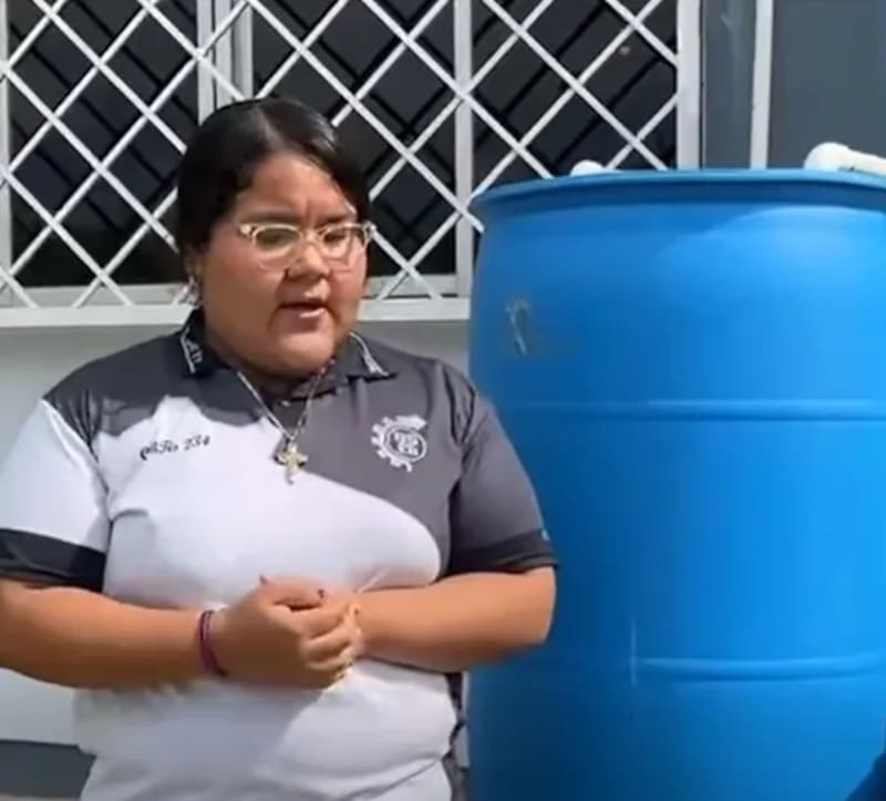 Una estudiante mexicana desarrolló un sistema que aprovecha el agua generada por los equipos de aire acondicionado para darle un nuevo uso. El proyecto busca reducir desperdicios y abrir nuevas alternativas de aprovechamiento sustentable.