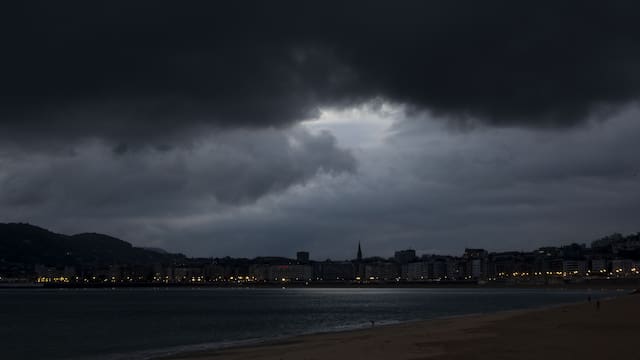 Alerta naranja por un fuerte temporal que dejará lluvias intensas, granizo y vientos fuertes este miércoles: cancelan actividades