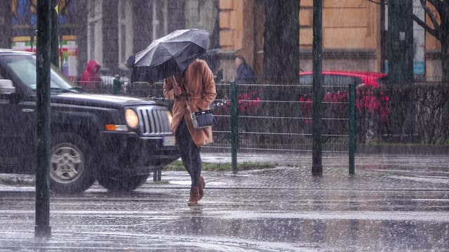 Se aproxima una tormenta negra con granizo: advierten por lluvias de hasta 30 mm en una hora e intensas precipitaciones