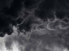 Se acerca un bloque de nubes negras con una intensa tormenta de granizo y viento: activan alertas en varias provincias del país