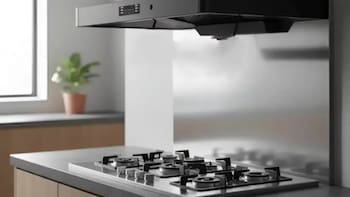 Adiós campana en la cocina: el electrodoméstico que absorbe un 50% más de humo y ocupa la mitad del espacio