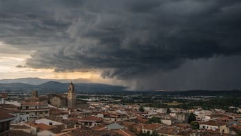 Una “tormenta negra” llega al país: estas son todas las zonas afectas por las lluvias torrenciales
