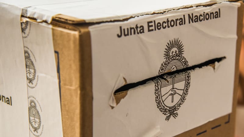 Una urna electoral: el mecanismo de balotaje está establecido en los artículos 96 y 98 de la Constitución Nacional.