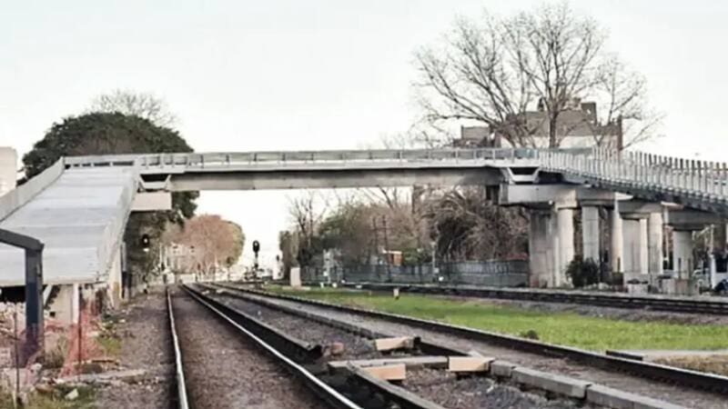 Estrenan un reciente puente en el cruce más atestado de Buenos Aires: pasa bajo las vías del tren y aliviará el tráfico para siempre.