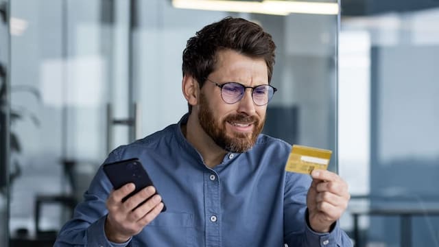Cómo salir de las deudas: el paso a paso para ordenar las tarjetas y dejar de patear pagos