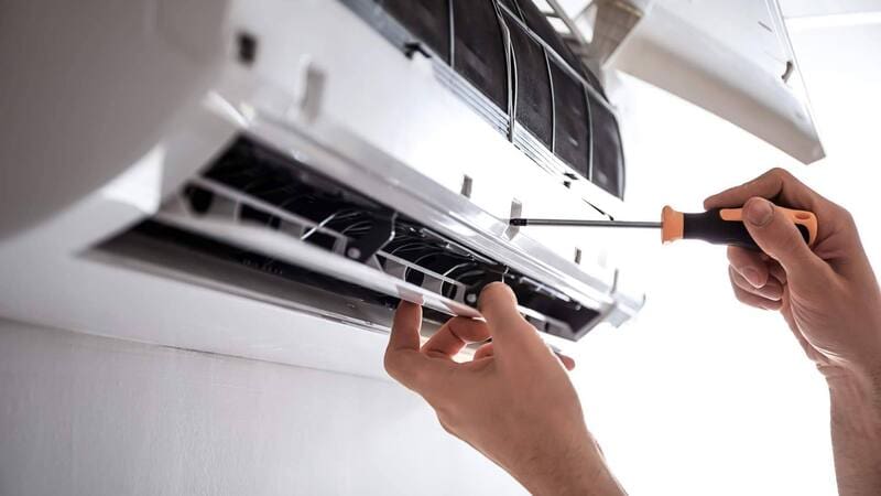 Adiós aires acondicionados viejos: la CFE y el Gobierno de México impulsan un plan para sustituir equipos obsoletos e instalar paneles solares en hogares con alto consumo eléctrico en zonas de calor extremo. Fuente: Shutterstock