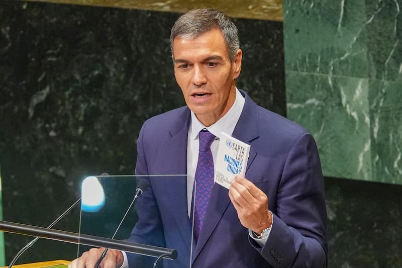 El presidente del Gobierno acusó a Feijóo de querer recortar derechos de las mujeres tras anunciar cambios en el Ministerio de Igualdad.