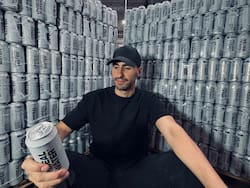 Es argentino y creó la primera agua energizante del país a base de cafeína