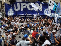 Es oficial el aumento para los empleados públicos: las nuevas escalas que oficializó el Gobierno