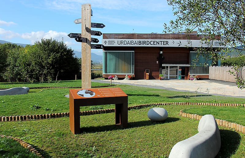 El Urdaibai Bird Center es un punto clave para la observación de aves en Europa y uno de los principales atractivos científicos y turísticos de la zona.