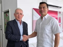 Álvaro Uribe responde a Gustavo Petro por polémica foto con Daniel Noboa y niega reunión reciente en Ecuador