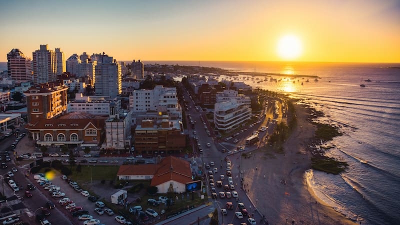 Uruguay tiene una tasa máxima de impuesto a la renta personal de 36%, pero obtiene el puntaje más alto de toda la muestra en Estructura Fiscal.
