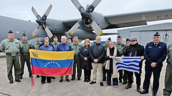 El Hércules partió rumbo a Venezuela con medicación e insumos de higiene