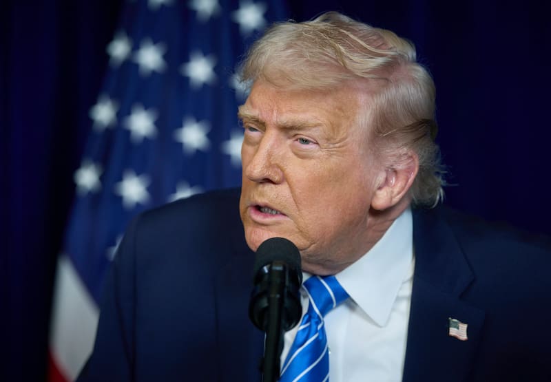 El presidente de Estados Unidos informó que la detención se produjo durante la madrugada de este sábado, en el marco de un “ataque a gran escala” en Venezuela que alcanzó a varios estados y a Caracas.