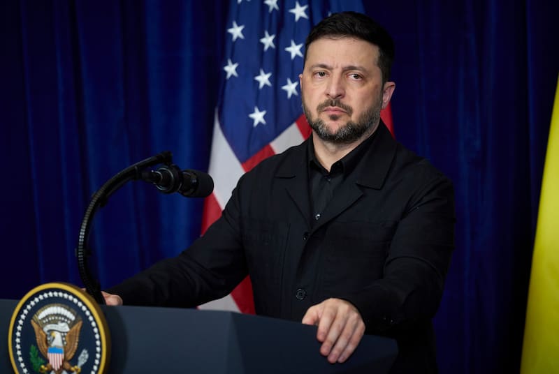 Volodimir Zelensky esperaba firmar este mes garantías de seguridad y un plan de prosperidad de posguerra con Estados Unidos.