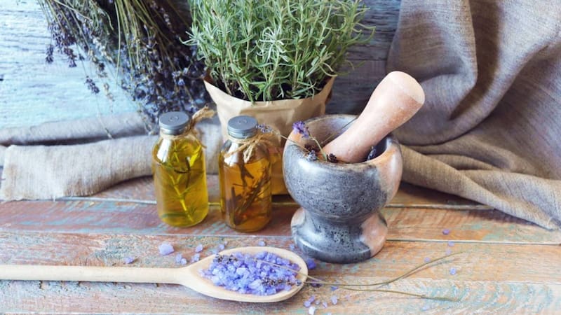 Romero y lavanda para mejorar la salud del cabello.
