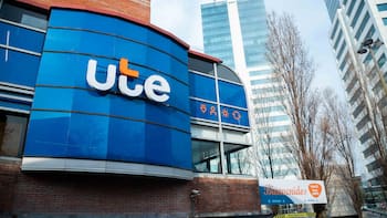 Más de 23.000 usuarios de UTE sin energía eléctrica, tras temporal que afecta al sur del país.