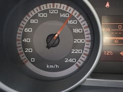 V12, la nueva señal de la DGT que te permite circular a 150 kilómetros por hora