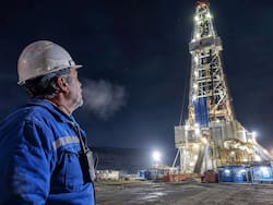 La máquina del gas, en la oscuridad: crónica de una noche en el motor que no duerme